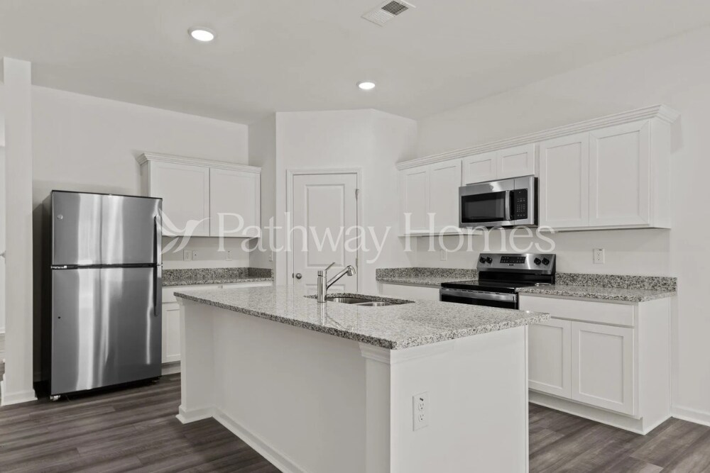 Building Photo - 12720 Haymarket Rd