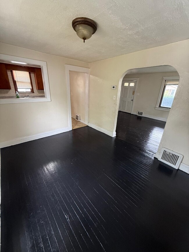 Building Photo - 1485 E 172