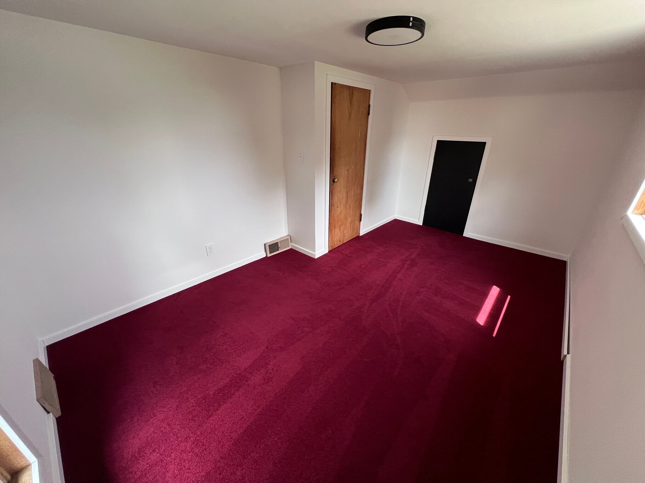 2nd floor se bed - 15791 N 2700 East Rd