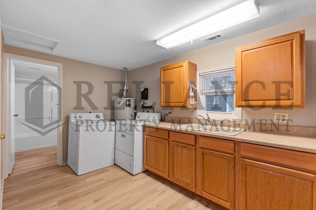 Building Photo - 209 N Topeka St