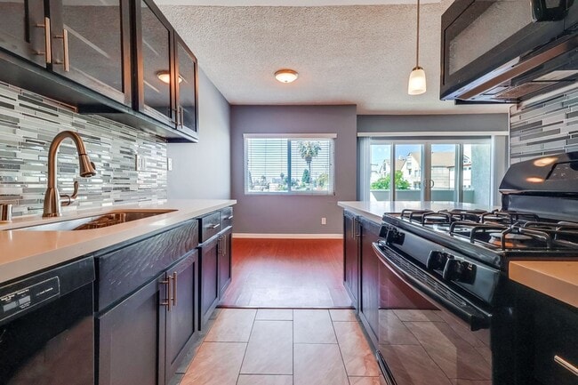 Interior Photo - 537 W. Hyde Park Blvd