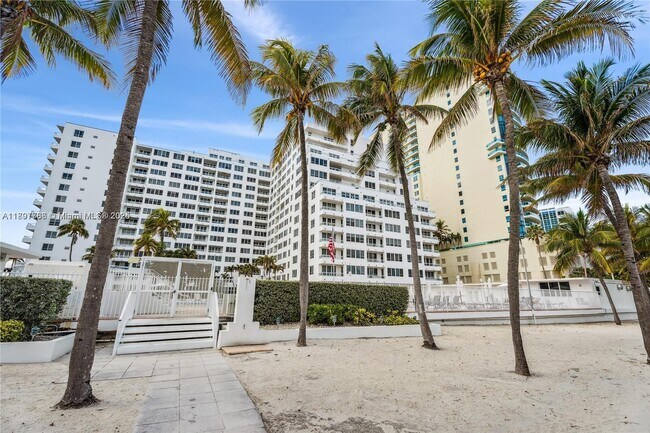 Building Photo - 5005 Collins Ave