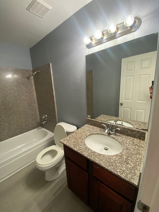 Building Photo - 5141 River Glen Dr