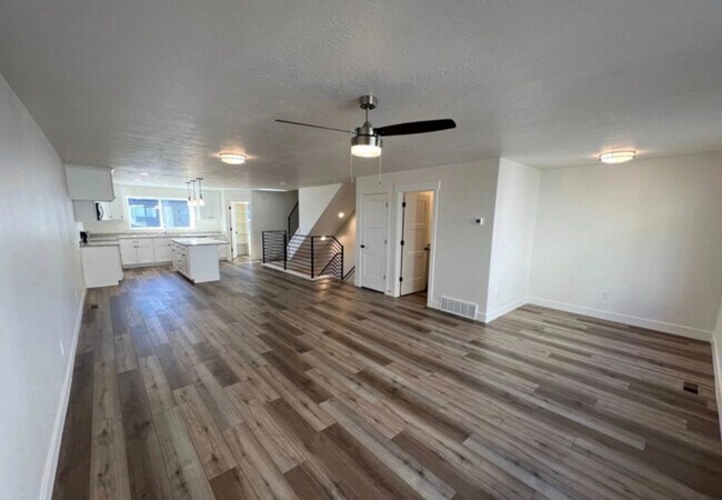 Building Photo - 383 S 650 E