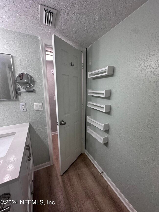 Building Photo - 400 Timberwalk Ct