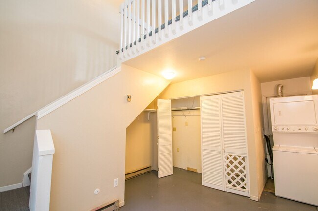 Building Photo - 2311 Spruce St