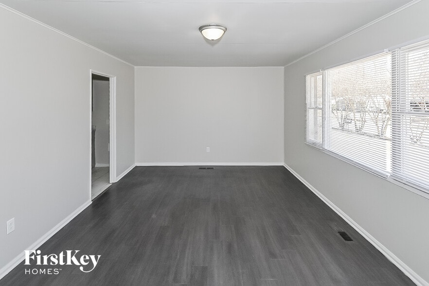 Building Photo - 415 McDermitt Rd