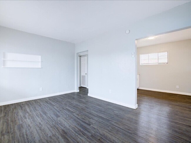 Building Photo - Cozy & Modern 2-Bedroom Home