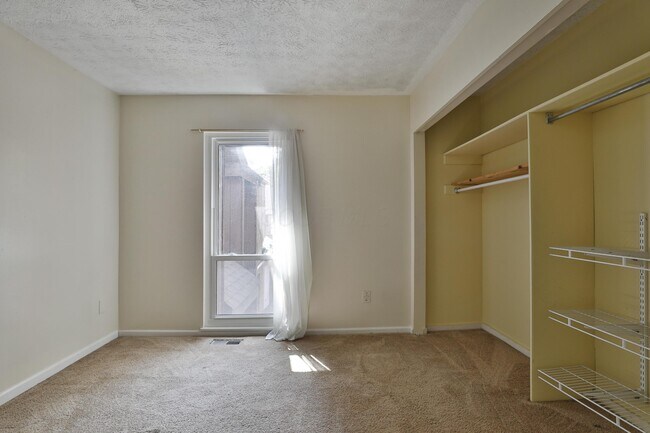 Building Photo - 4966 Wintersong Ln