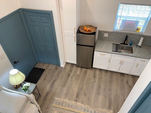 Building Photo - 710 Twin Oaks St