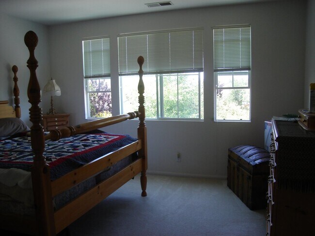 Building Photo - OCEANSIDE - Charming 4BD/3BA Coastal Home with Modern Comforts