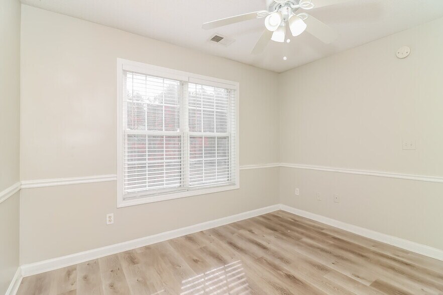 Building Photo - 3862 St George Terrace SW