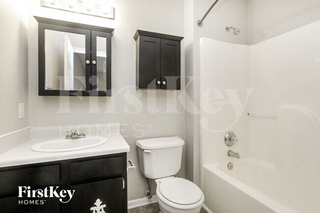 Building Photo - 5248 Bluff View Dr