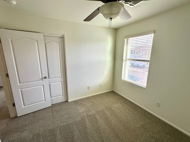 Building Photo - 971 S Deerfield Ln