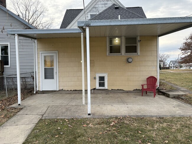 Building Photo - 211 S Morton St
