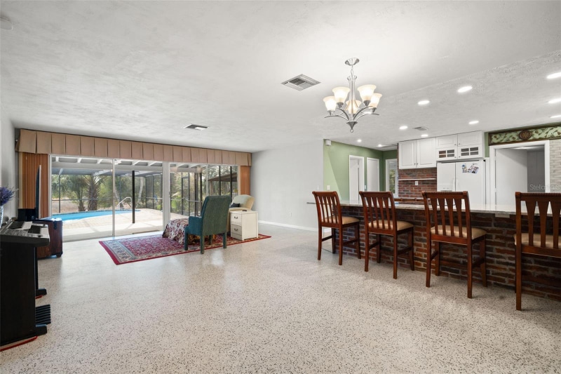 Building Photo - 6422 Fairlawn St