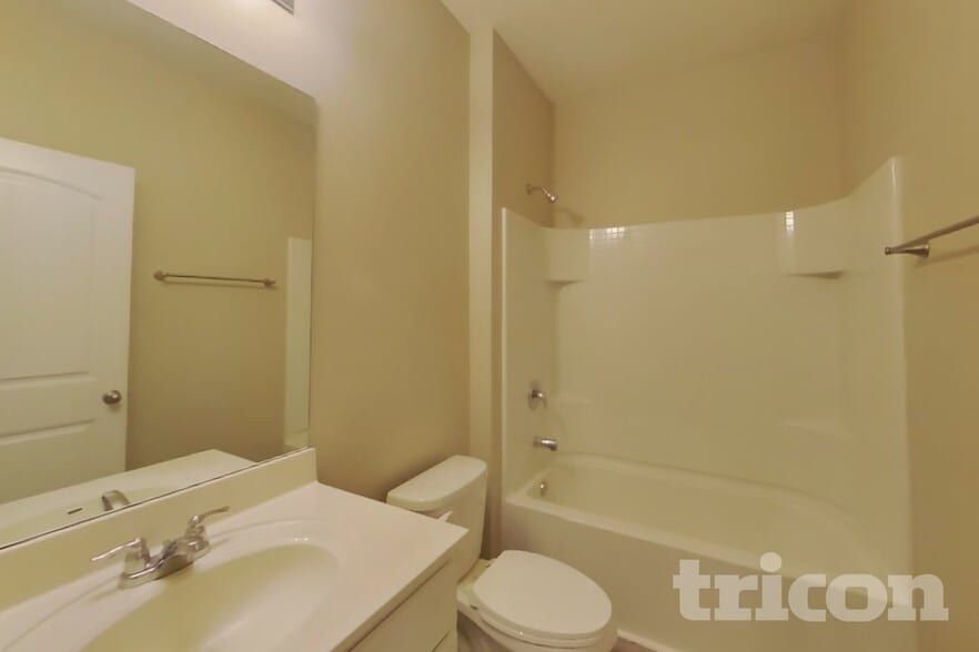 Building Photo - 338 Victory Cir