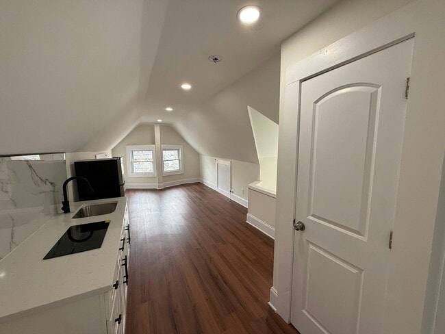 Building Photo - 1326 W 110th St