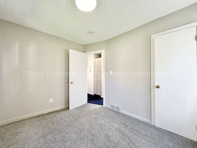 Building Photo - Meticulously Maintained 2 Bedroom Ranch with Large Backyard!