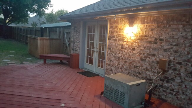 Building Photo - 9716 Summerwood Cir