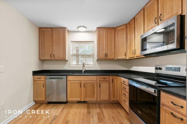 Building Photo - 9 Dundee St