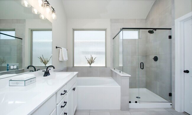 Building Photo - 320 Rise Ln