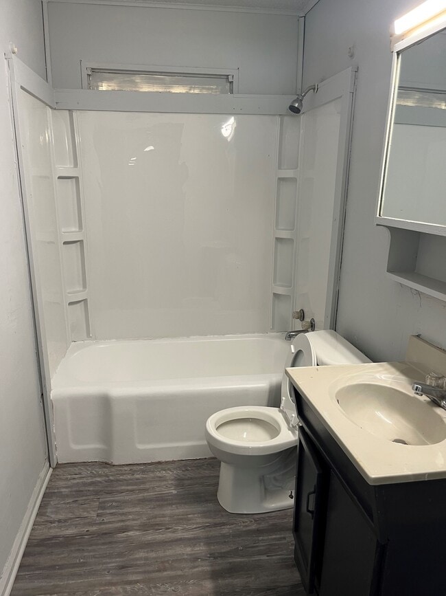 Building Photo - 206 Lindenwood-
