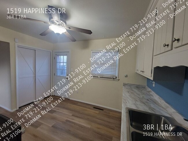 Building Photo - 1519 Happiness Dr
