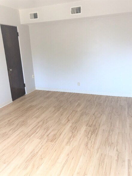 Building Photo - 5712 Phillips Ave