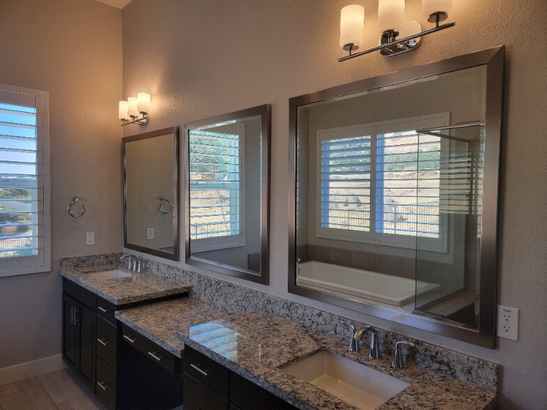 Building Photo - 218 Seacrest Ct