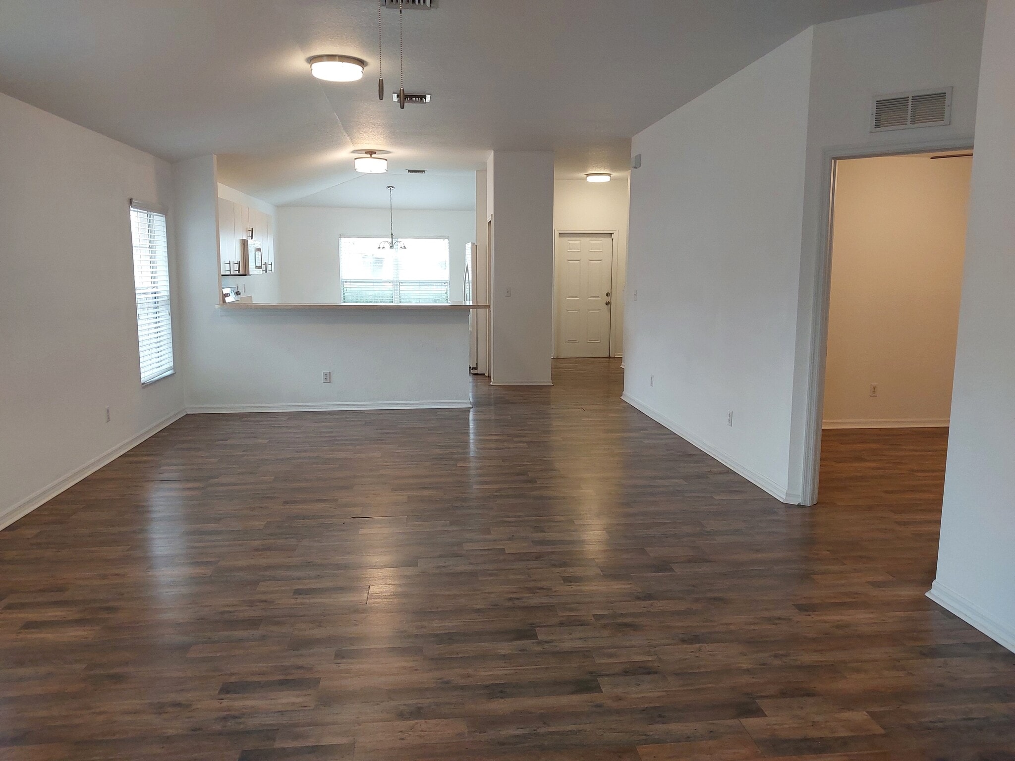 Building Photo - 557 Windermere Dr
