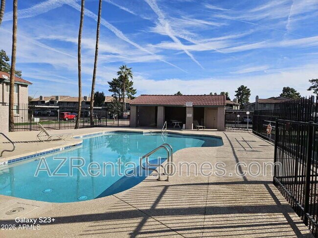 Building Photo - 623 W Guadalupe Rd