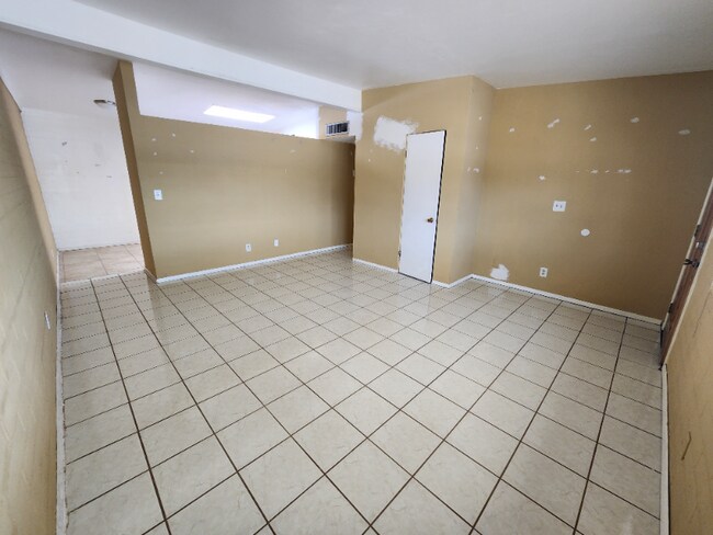 Building Photo - 6816 E Nelson Dr