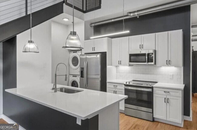 Building Photo - 230 18th St NW