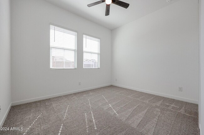 Building Photo - 7702 W Jackrabbit Ln
