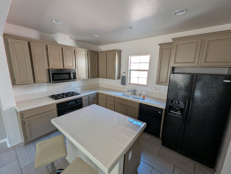 Building Photo - 2702 Escala Cir