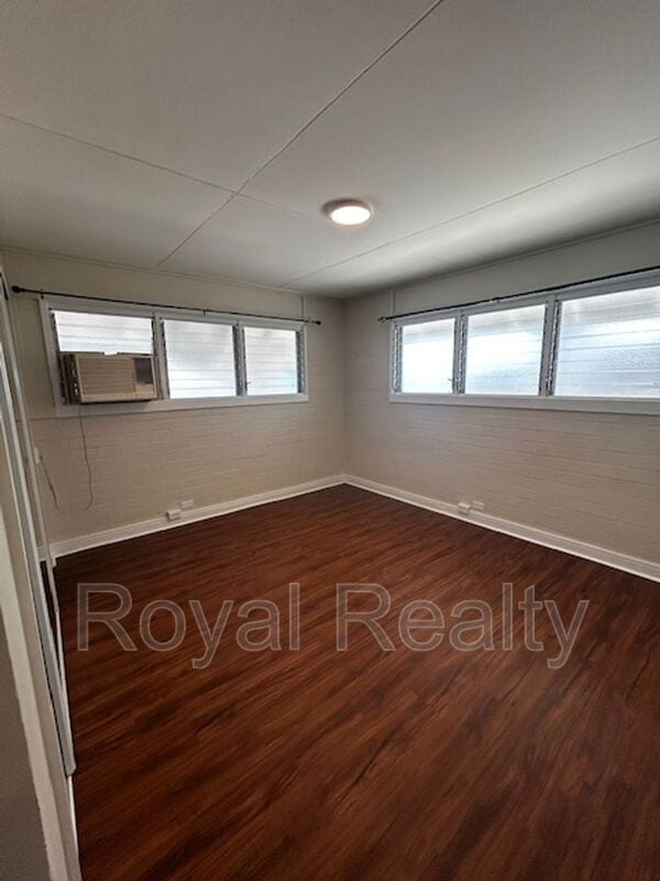 Building Photo - 1380 Uila St