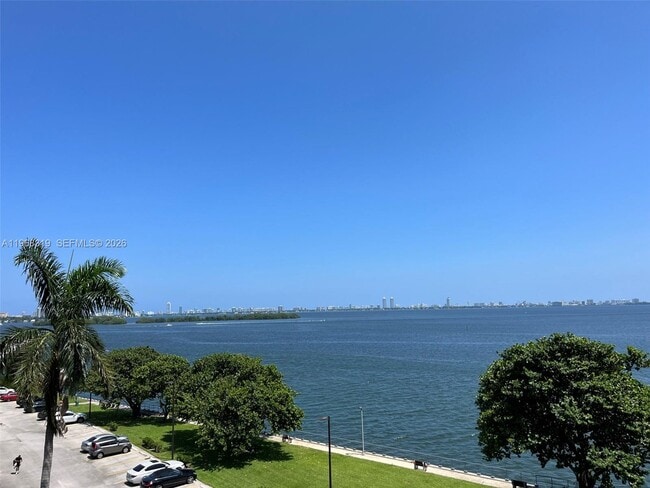 Building Photo - 880 NE 69th St