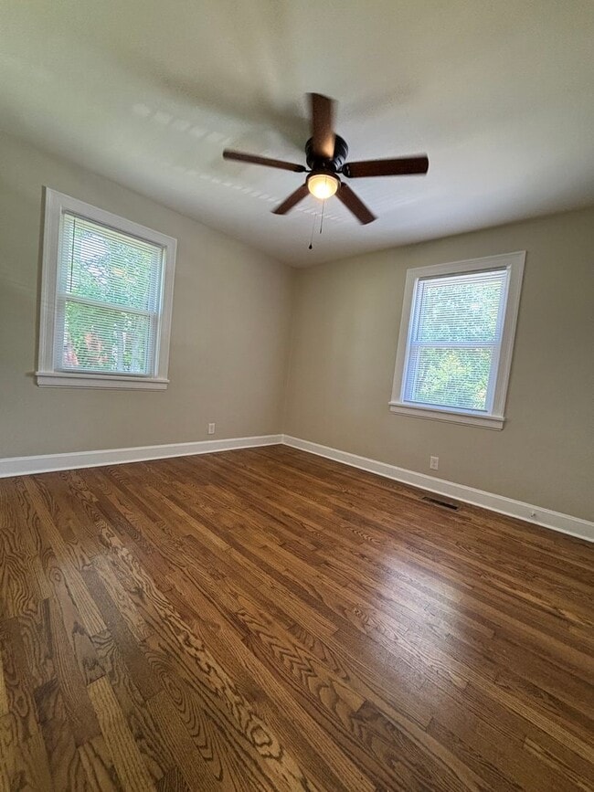 Building Photo - Beautiful Donelson Home!