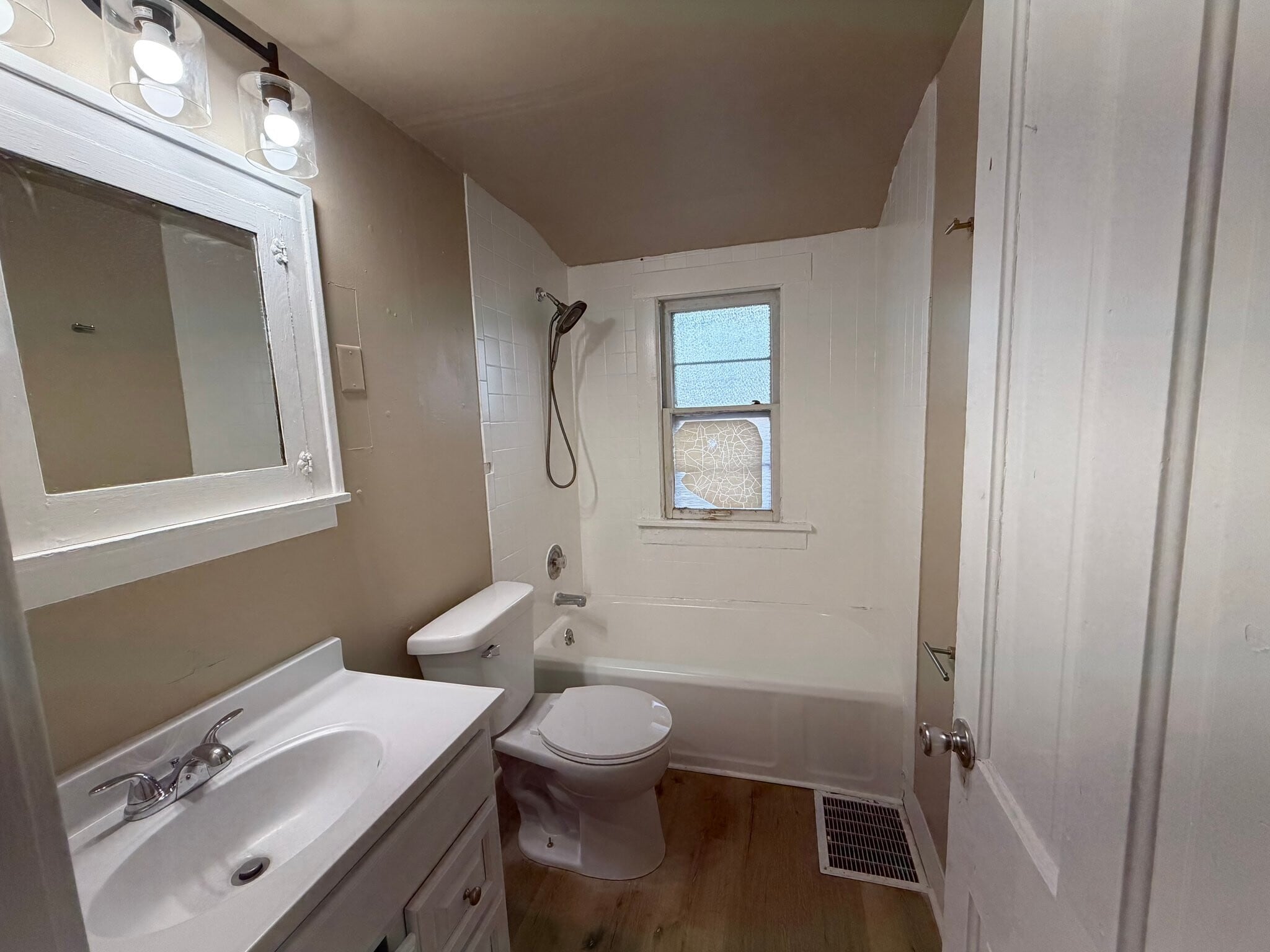 Building Photo - 708 N 10th St