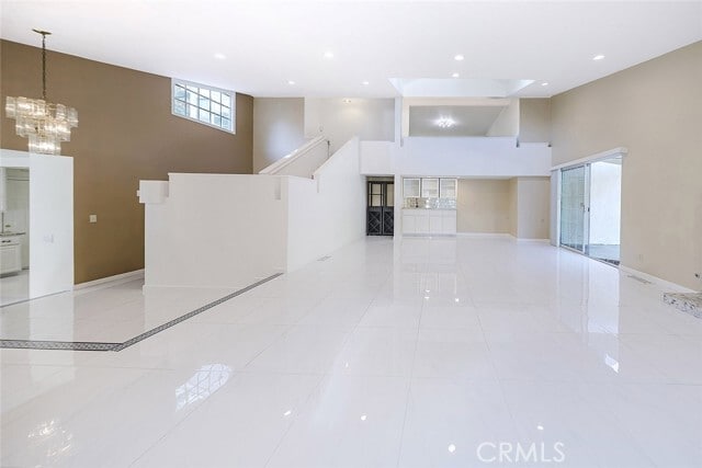 Building Photo - 2255 E Chevy Chase Dr