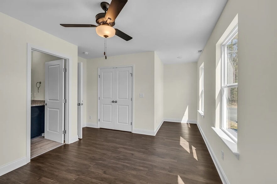 Building Photo - 5546 Stream Ln