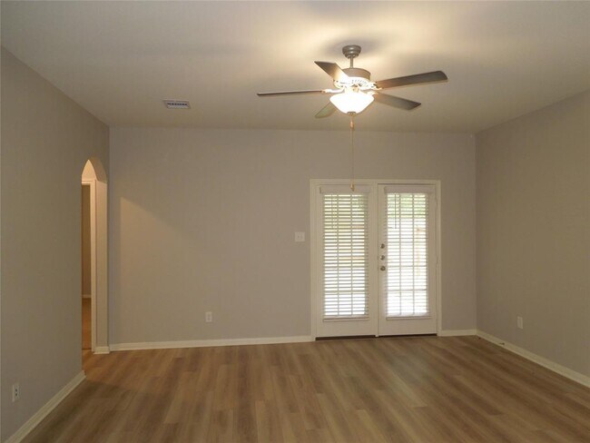 Building Photo - 10470 Sweetwater Creek Dr