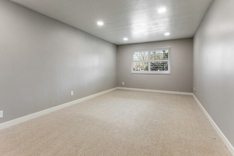 Building Photo - 2710 S Highland Dr