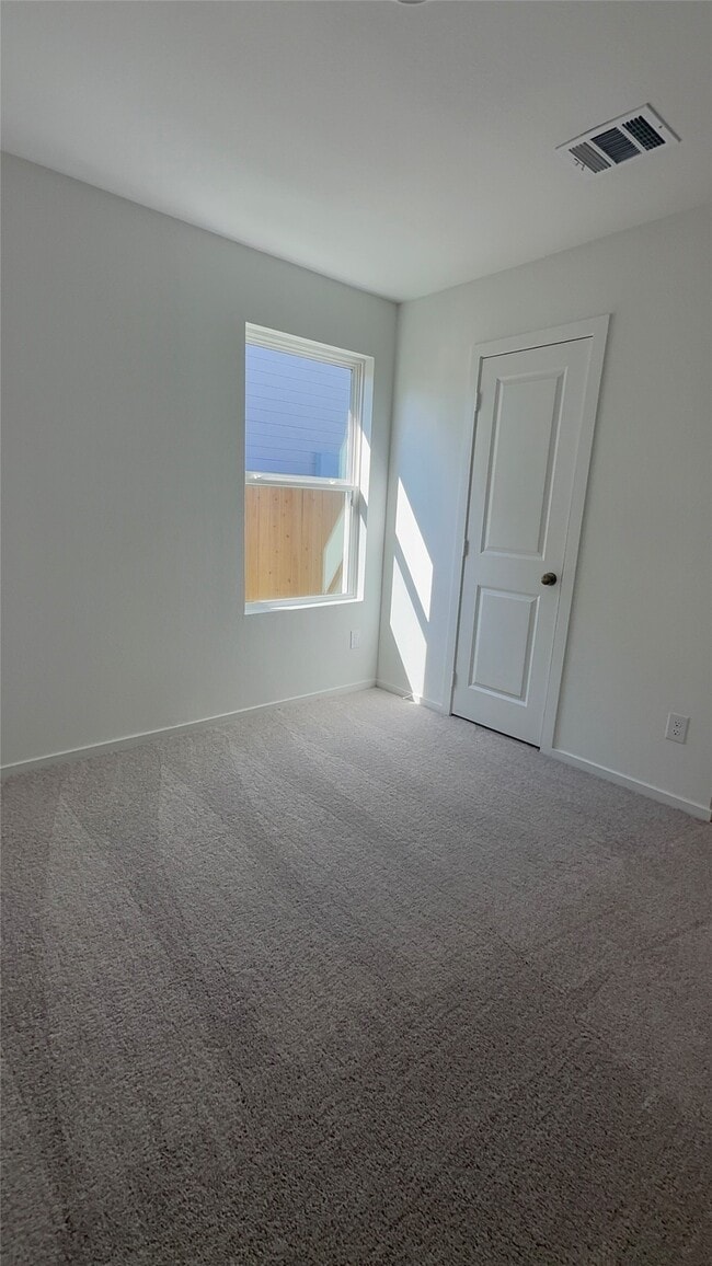 Building Photo - 327 Parkin Ct