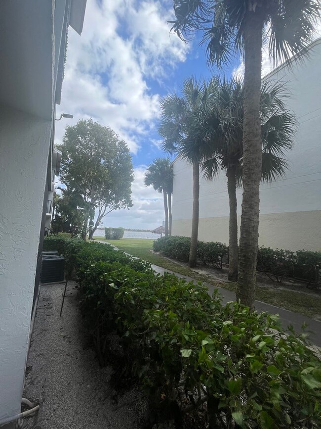 Building Photo - ONE BEDROOM ONE BATHROOM! Waterfront Commu...