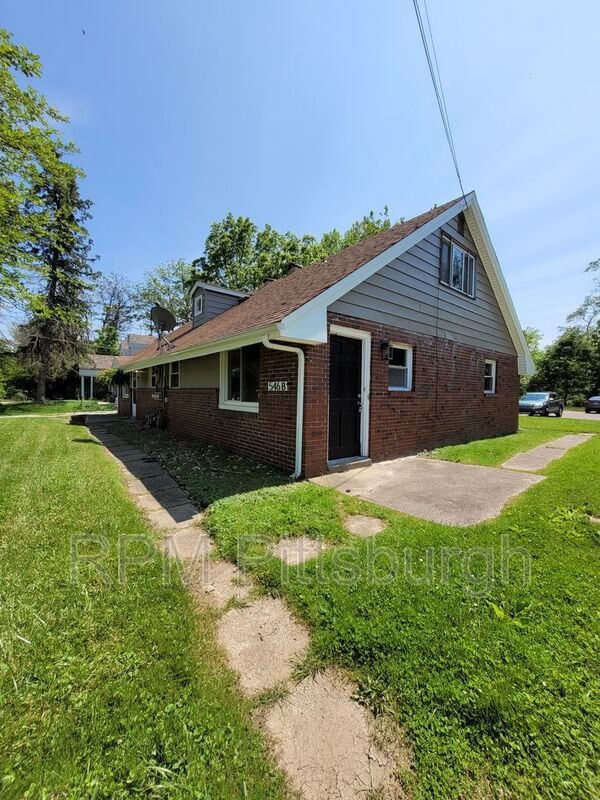 Building Photo - 546 Old Frankstown Rd