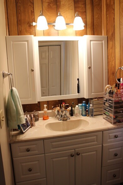 Bathroom #1 - 60 Pulliam St