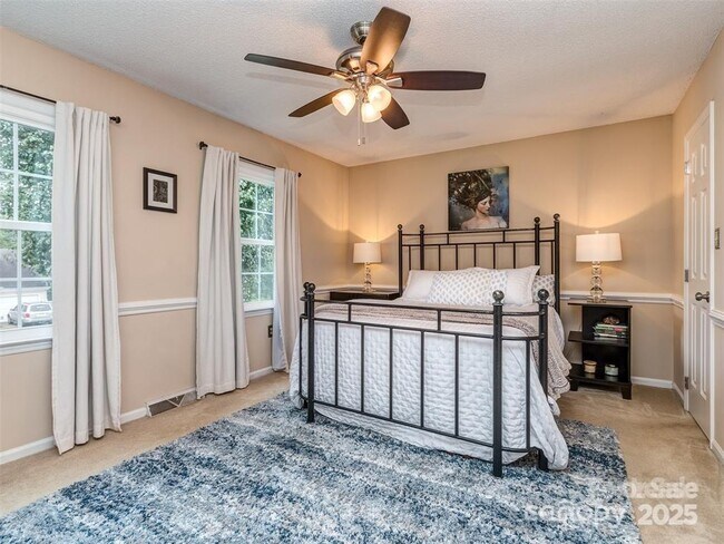 Building Photo - 8715 Parkchester Dr