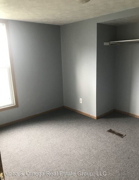 Building Photo - 146 S Main St